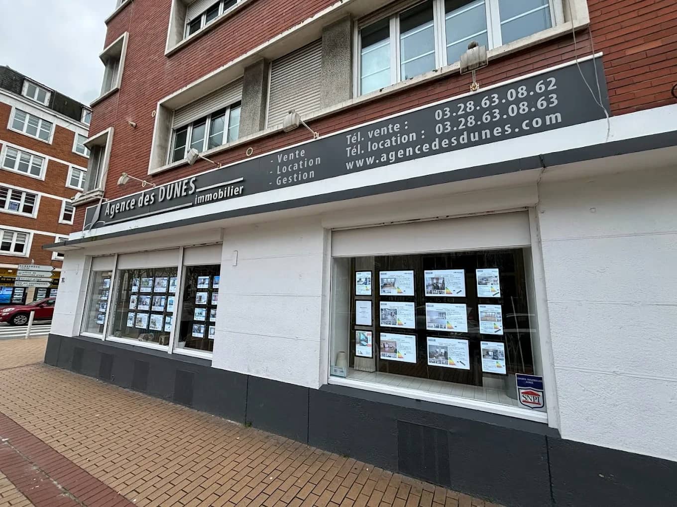 Devanture de l'Agence des Dunes à Malo-les-Bains
