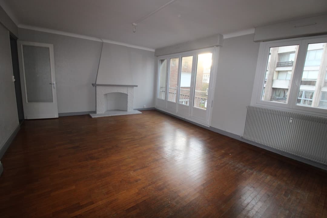 Appartement : Type 6 plein centre, beaux volumes, Dunkerque